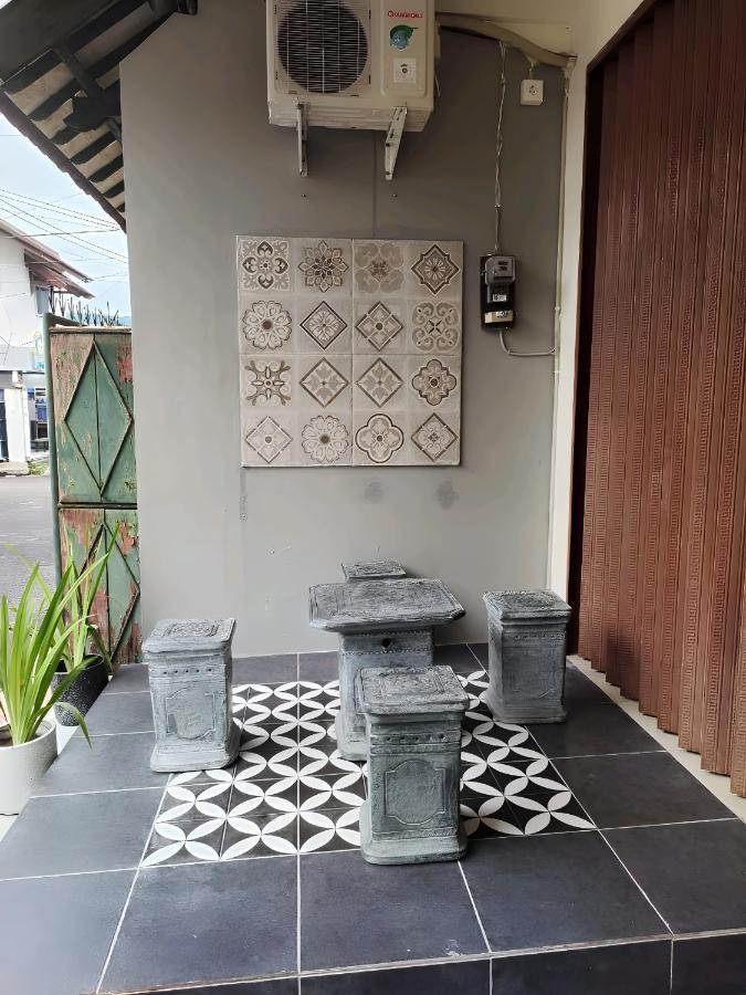 De Patuk Homestay Γιογκιακάρτα Εξωτερικό φωτογραφία
